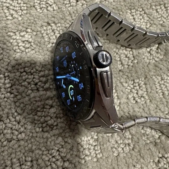 TAG Heuer E4 45mm Connected Smartwatch - Picture 3 of 16